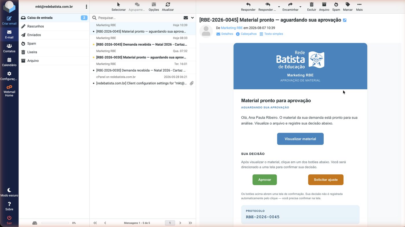 E-mail de aprovação recebido, com os botões Visualizar material, Aprovar e Solicitar ajuste